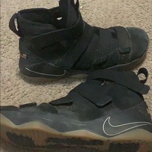 Men’s Size 10 lebron Soldiers